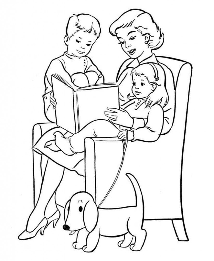 Мама читает сказку детям