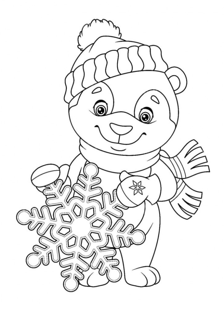 Медвежонок держит снежинку