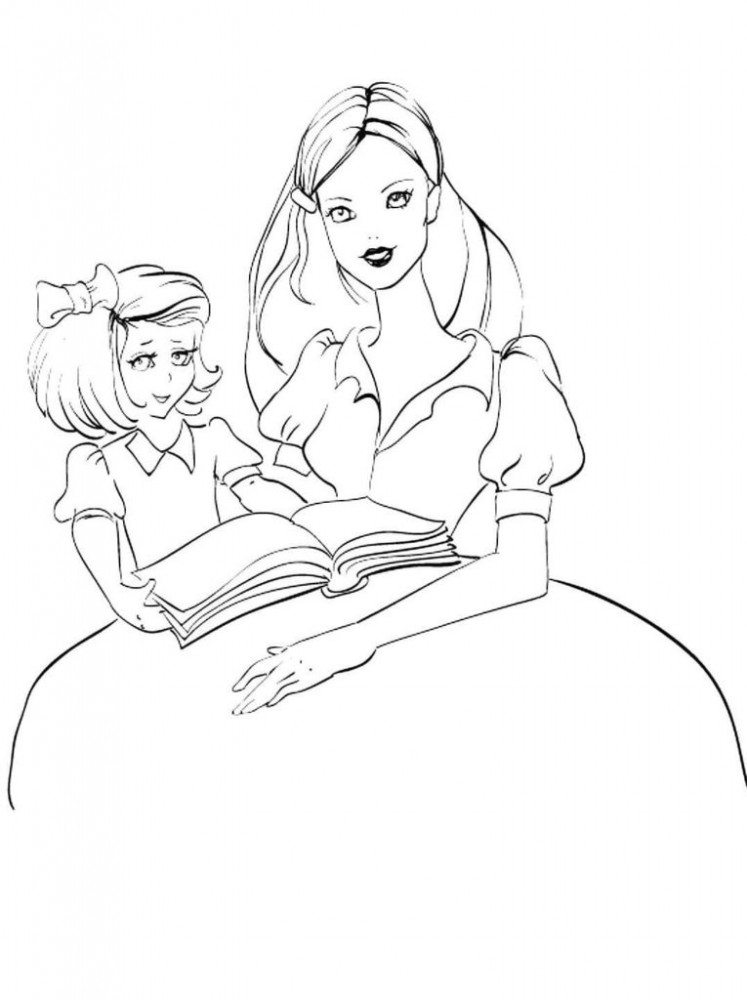 Мама и дочка читают книгу