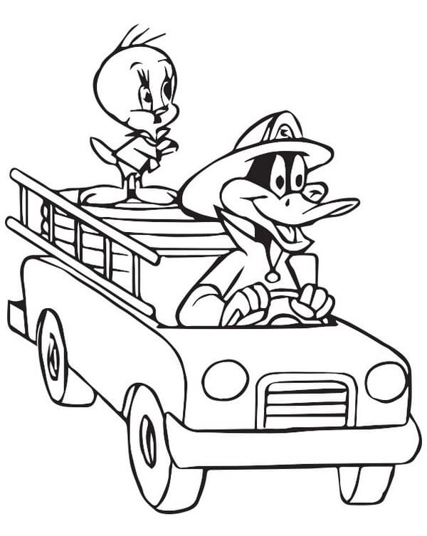 Герои мультфильма едут на пожарной машине